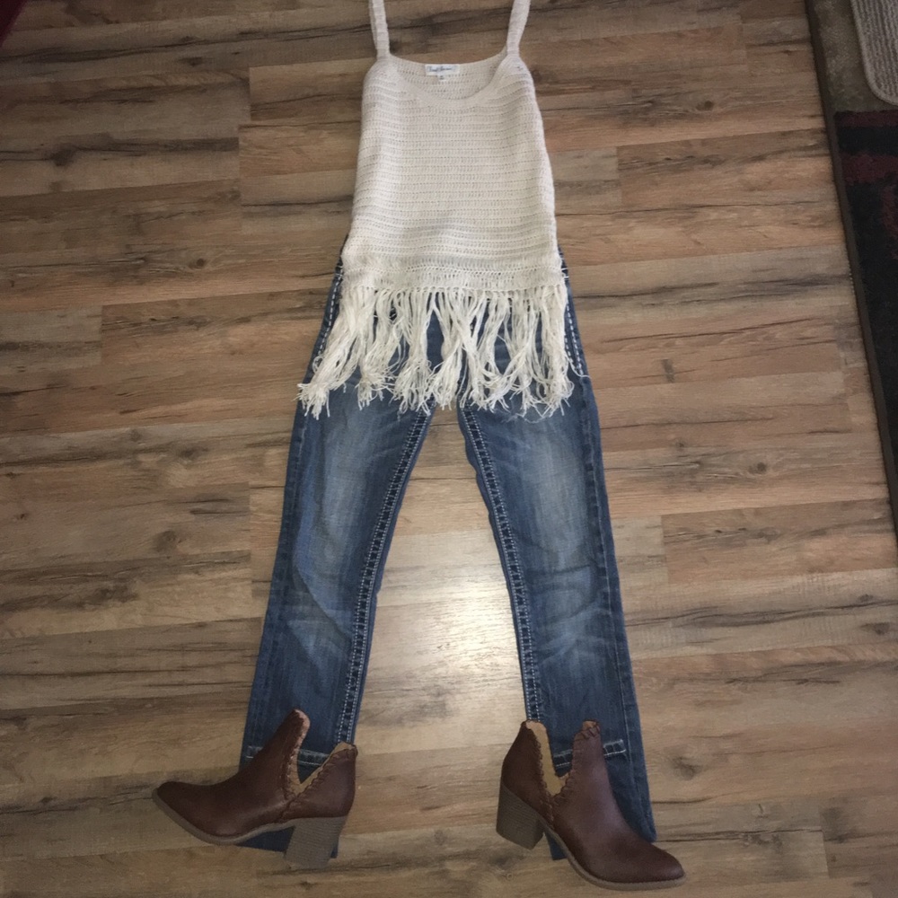 Outfit bundle!! (All included)